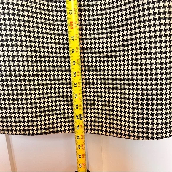 HAROLDS Siz 8 100% Wool Herringbone Skirt Black White Lined Academia Luxury Chic - Picture 9 of 10